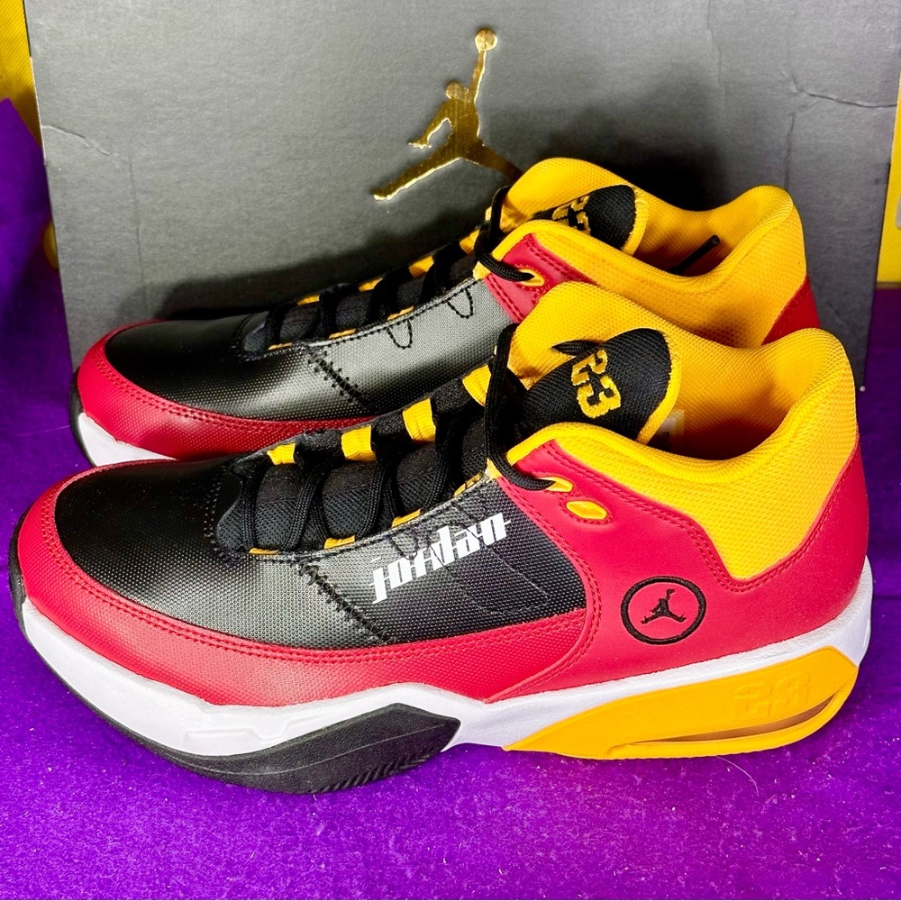 Jordan Max Aura 3 SE GS Red Black University Gold DJ6245 607 Men’s 6.5 Wmns 8